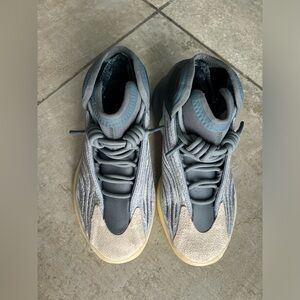 Men's Adidas Yeezy Quantum Mono Carbon Sneaker, size: 9